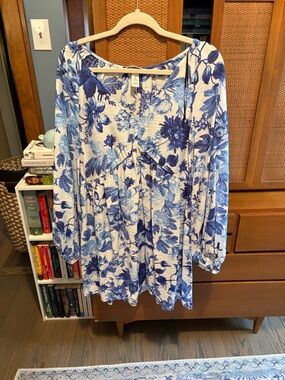 H&M Blue and White Floral Midi Dress